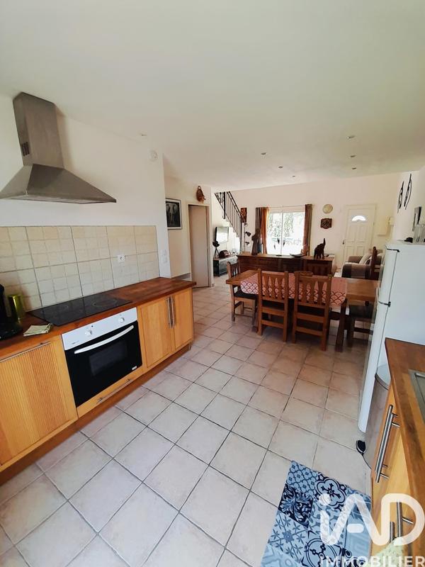 Maison - 340 m² - 3 pièces