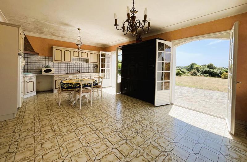 Maison - 265 m² - 8 pièces