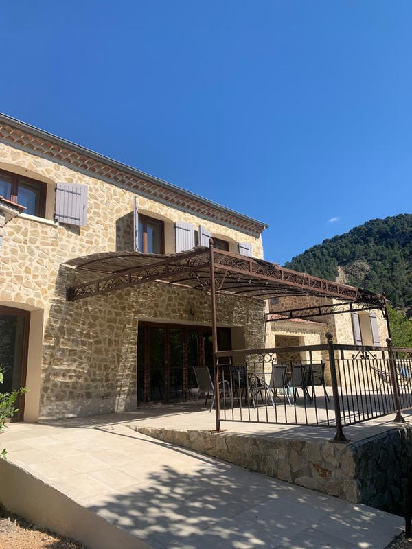 Mas - 350 m² - 14 pièces