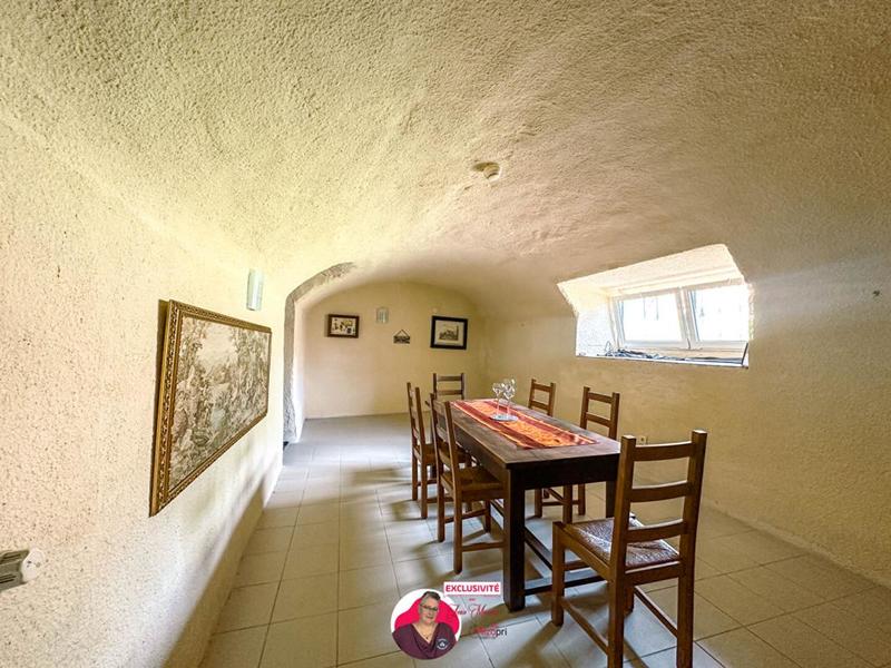 Maison - 868 m² - 23 pièces