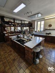 Maison - 693 m² - 26 pièces