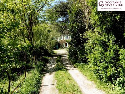 Moulin - 400 m² - 12 pièces