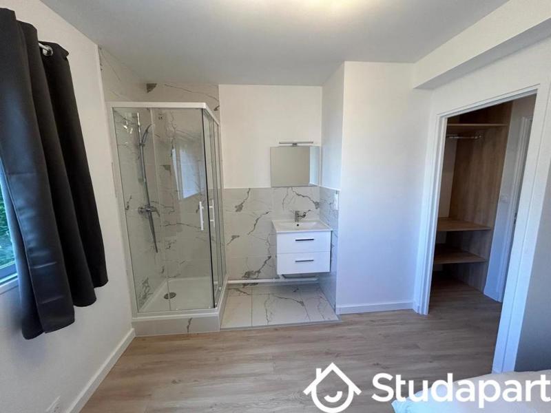 Chambre - 11 m² - 1 pièce