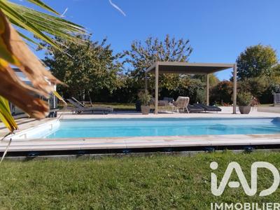 Maison - 213 m² - 9 pièces