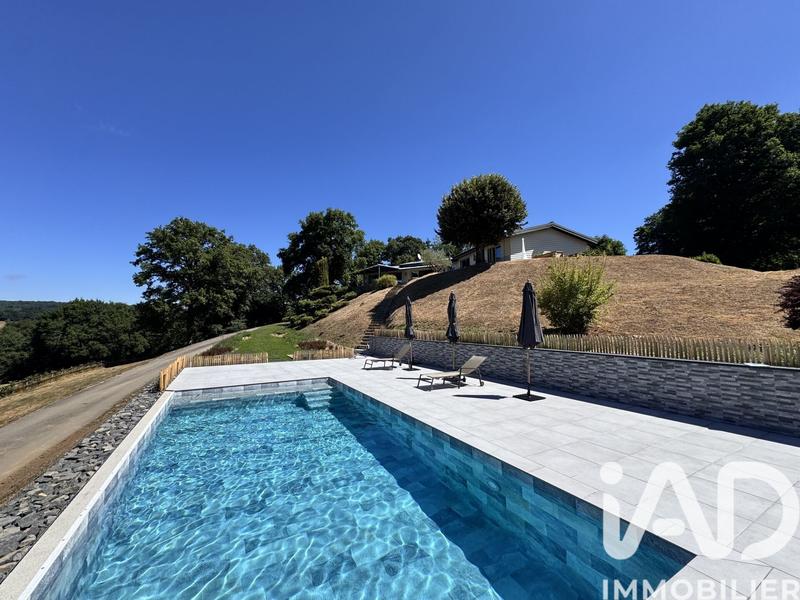 Maison - 260 m² - 9 pièces