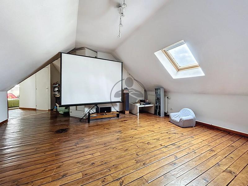 Maison - 237 m² - 9 pièces