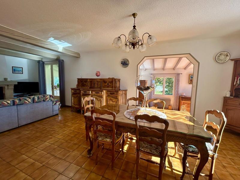 Villa - 196 m² - 8 pièces