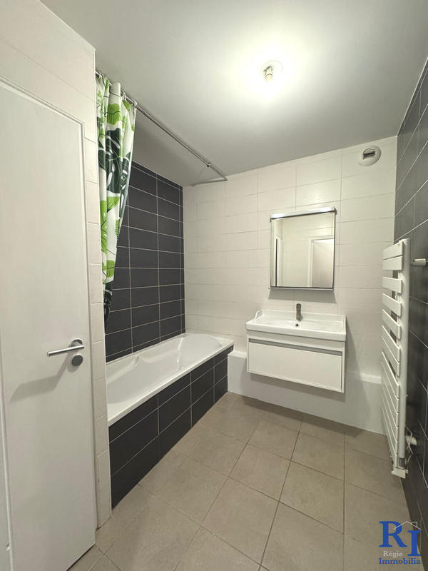 Appartement - 102 m² - 5 pièces