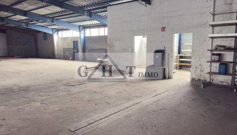 Entrepôt - 2 277 m²