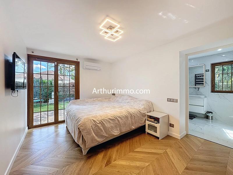 Maison - 232 m² - 9 pièces