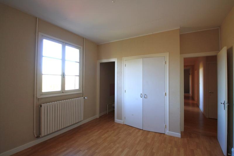 Maison - 241 m² - 8 pièces