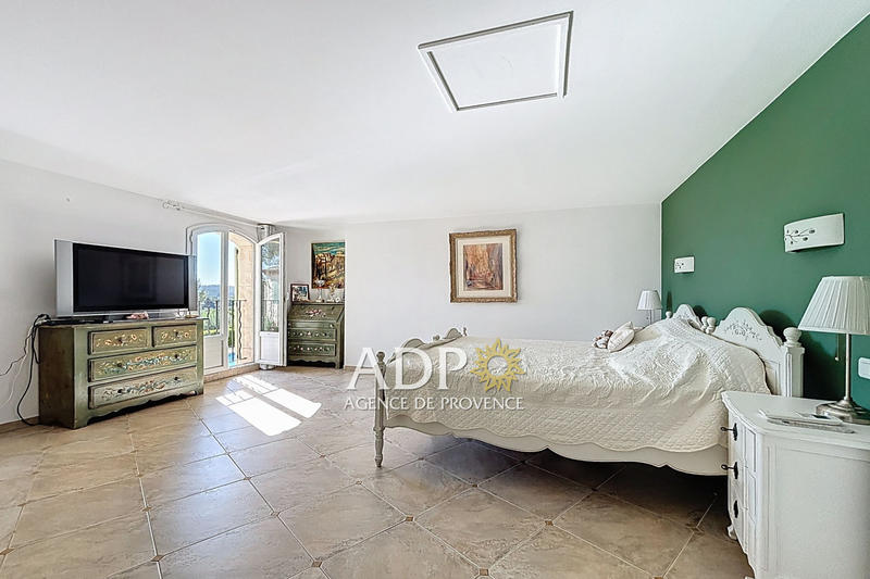 Maison - 300 m² - 7 pièces