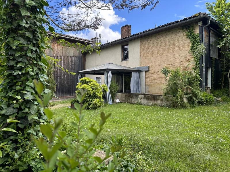 Maison - 300 m² - 15 pièces