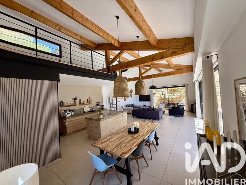 Maison - 185 m² - 5 pièces