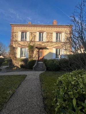 Maison - 200 m² - 9 pièces