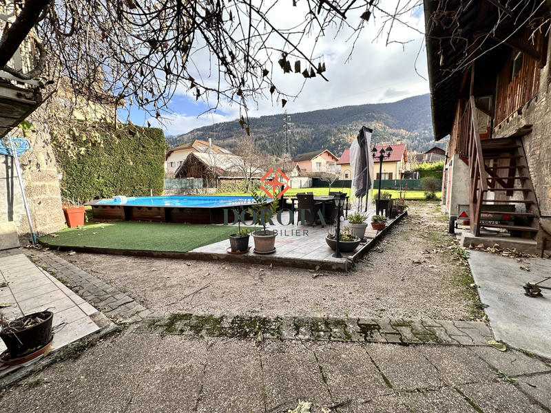 Maison - 300 m² - 6 pièces