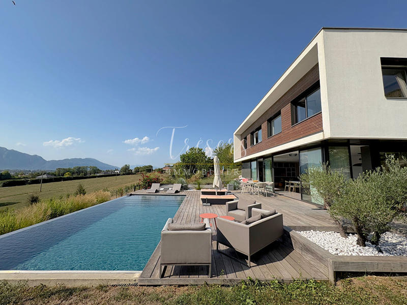 Villa - 186 m² - 6 pièces