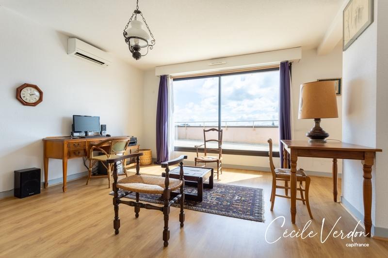 Appartement - 192 m² - 8 pièces