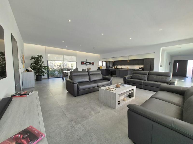 Maison - 232 m² - 6 pièces