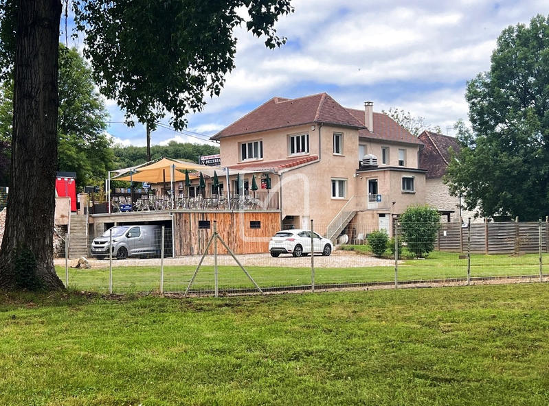 Maison - 418 m² - 20 pièces