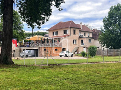 Maison - 418 m² - 20 pièces