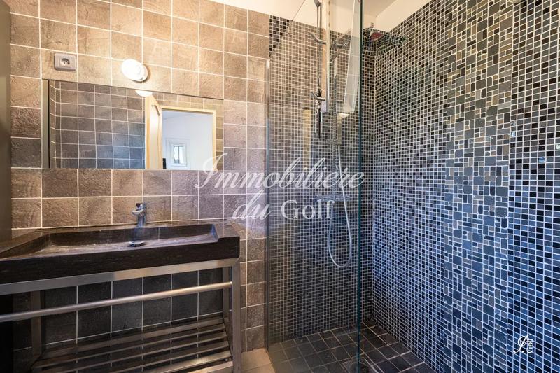 Maison - 215 m² - 5 pièces