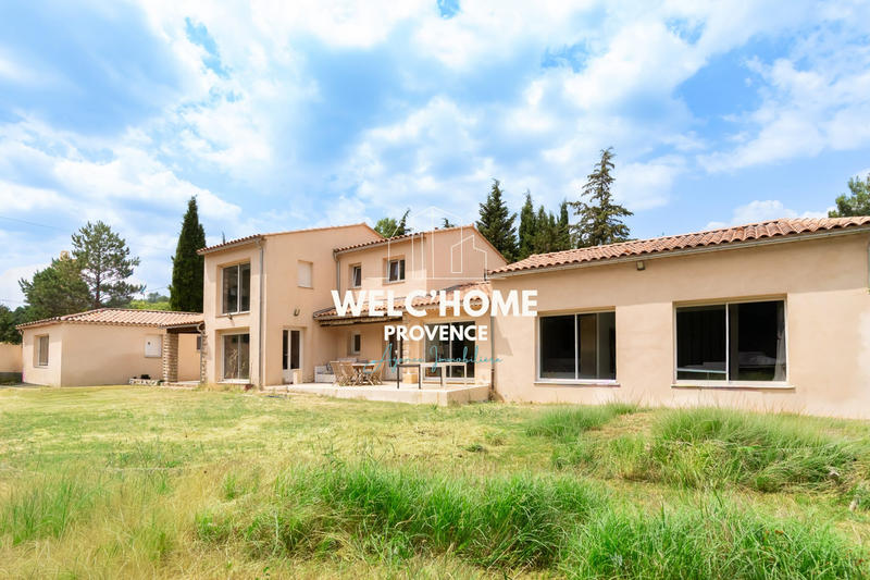 Maison - 235 m² - 7 pièces