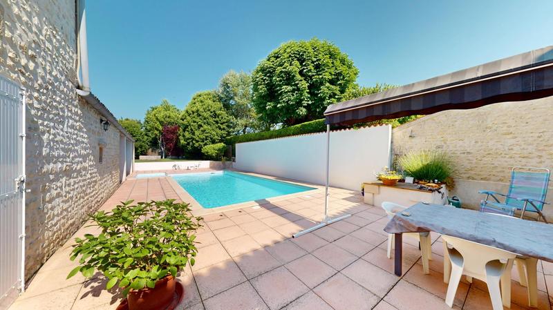 Maison - 265 m² - 7 pièces