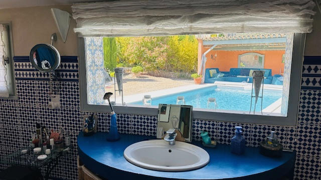 Propriété - 220 m² - 9 pièces