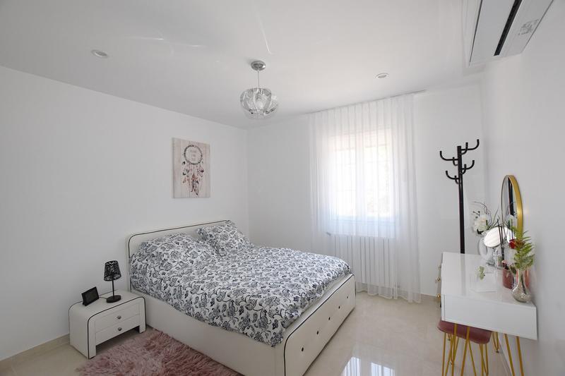 Villa - 248 m² - 8 pièces