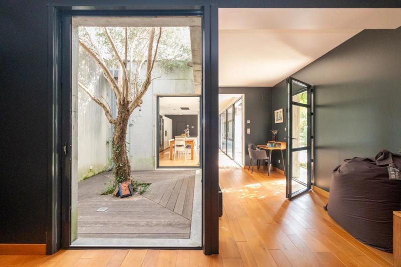 Villa - 297 m² - 8 pièces