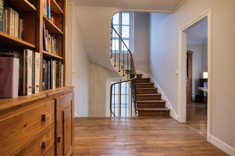 Maison - 220 m² - 11 pièces