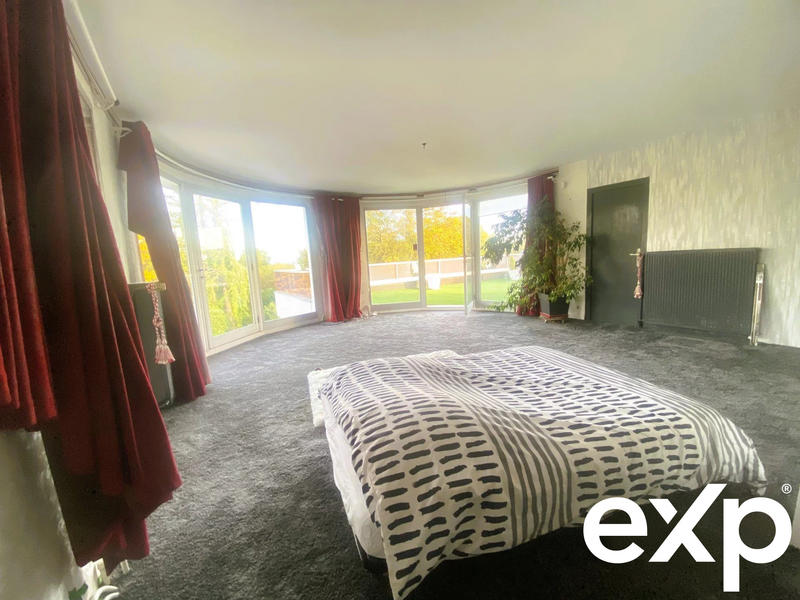 Maison - 288 m² - 11 pièces