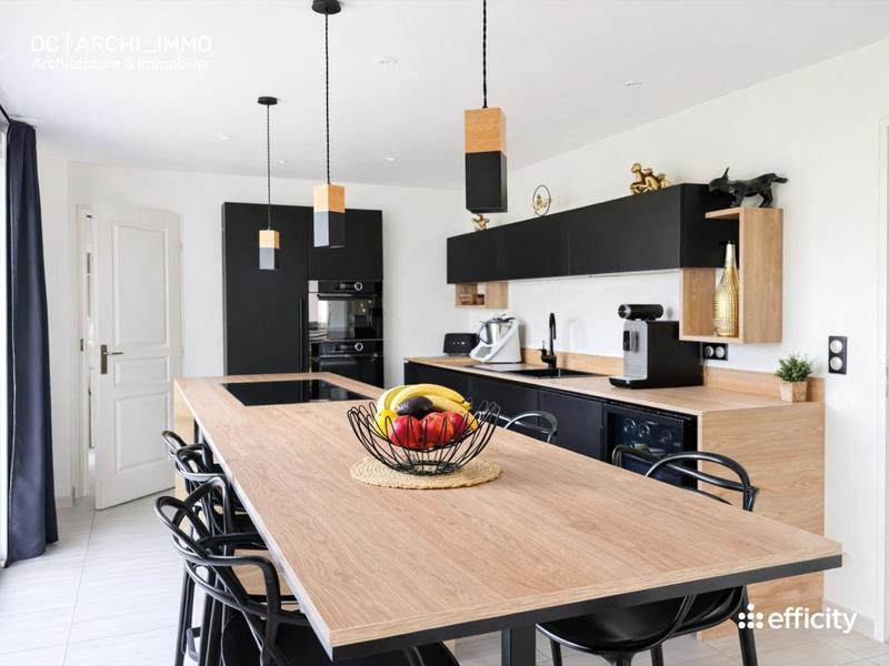 Maison - 200 m² - 7 pièces