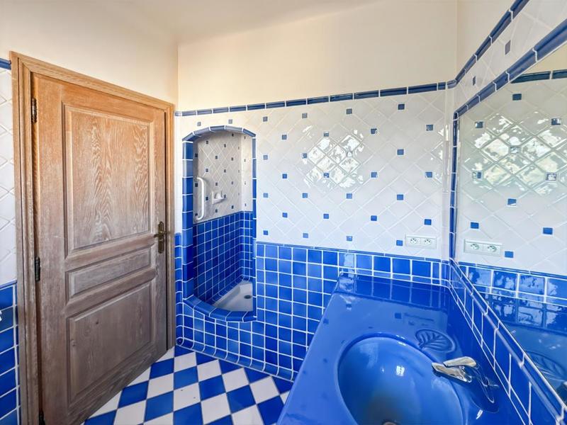 Villa - 300 m² - 5 pièces