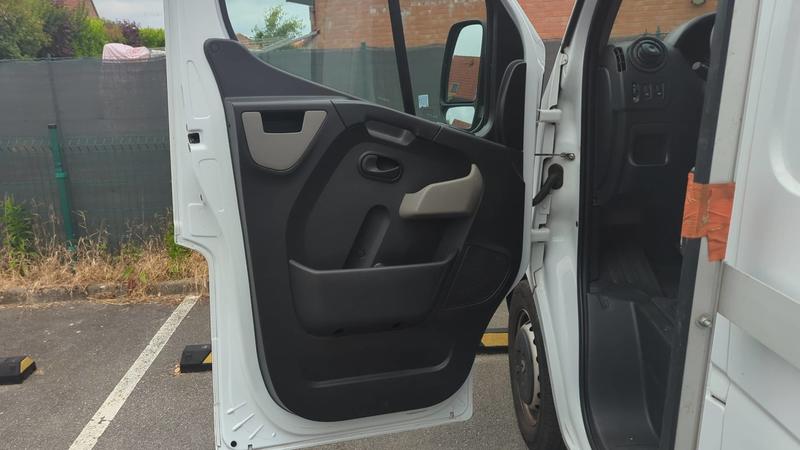 Renault Master Fourgon 2.3 dCi 130 L2h2 Grand Confort - 3 places