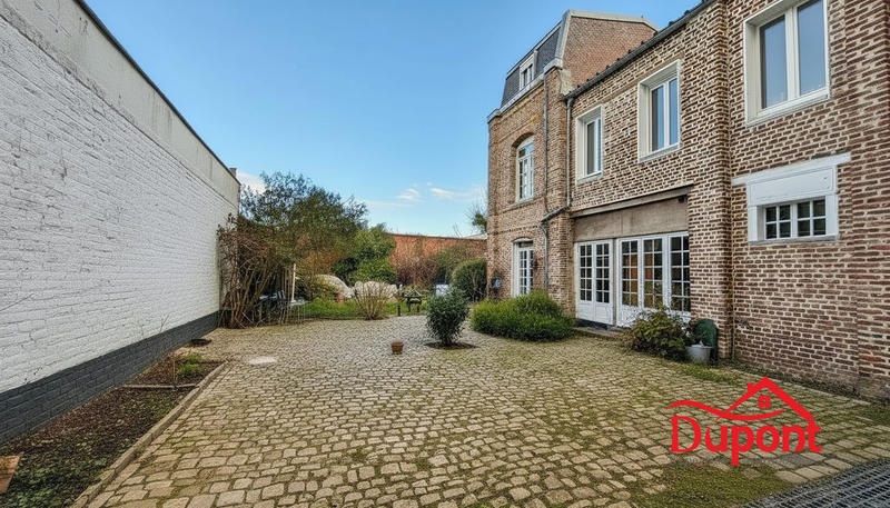 Maison - 300 m² - 7 pièces