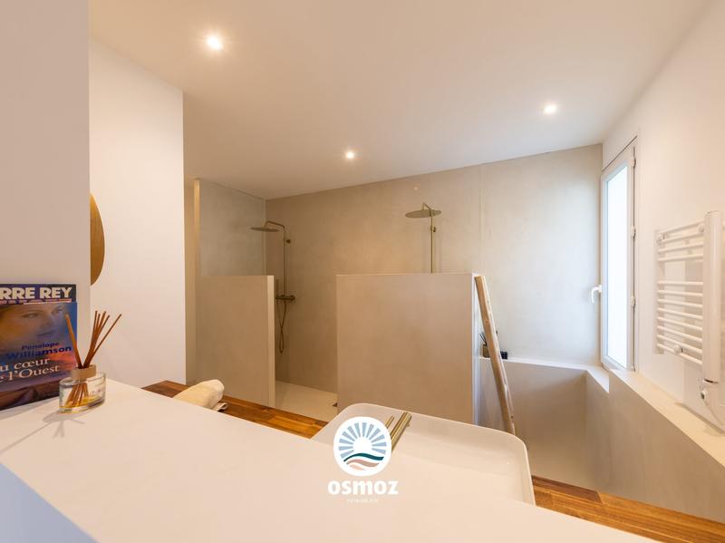 Maison - 330 m² - 8 pièces