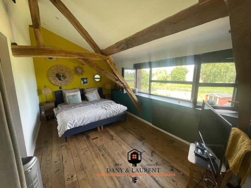 Maison - 720 m² - 12 pièces