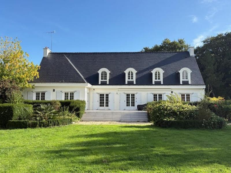 Demeure - 427 m² - 7 pièces