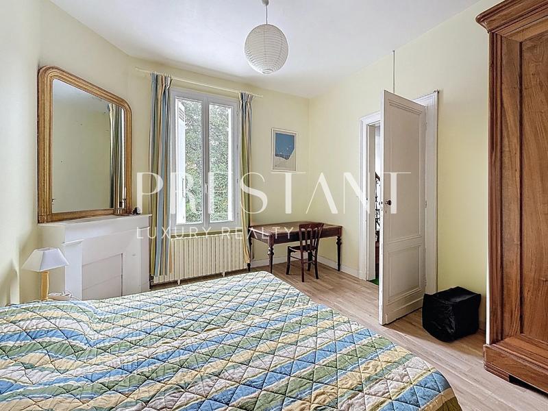 Maison - 204 m² - 8 pièces