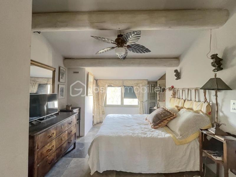 Propriété - 341 m² - 12 pièces