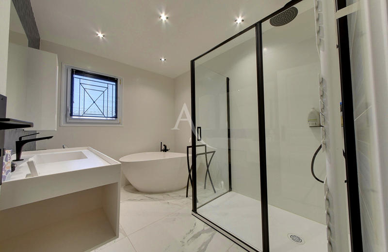 Maison - 190 m² - 8 pièces