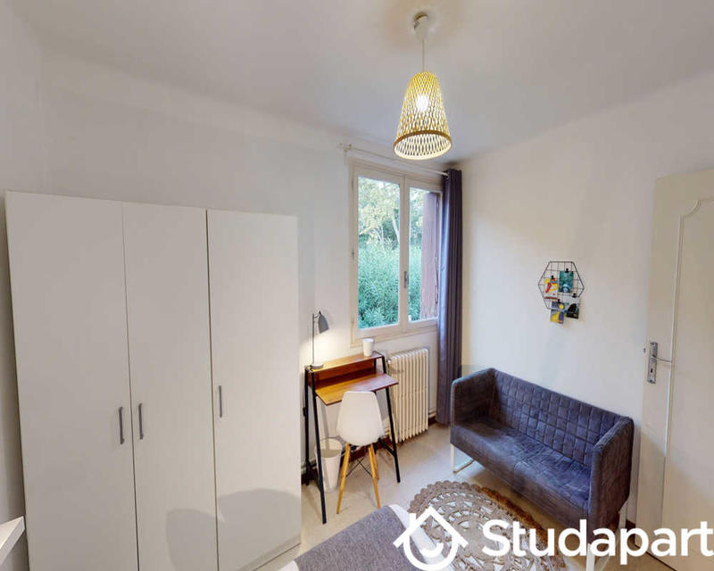 Chambre - 80 m² - 1 pièce