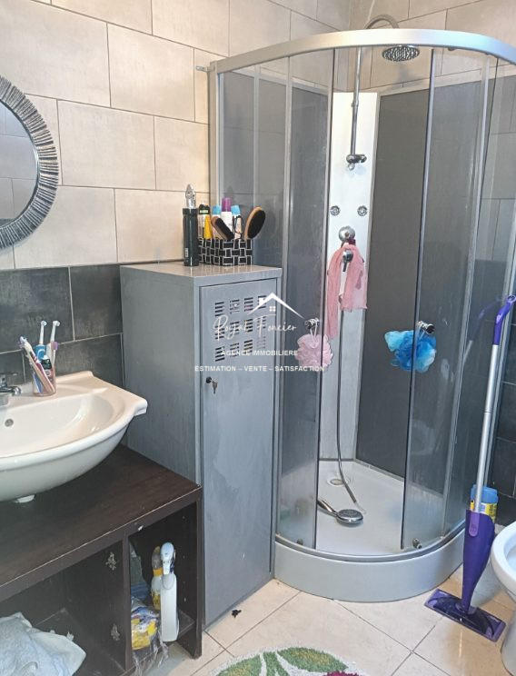 Maison traditionnelle - 200 m² - 8 pièces