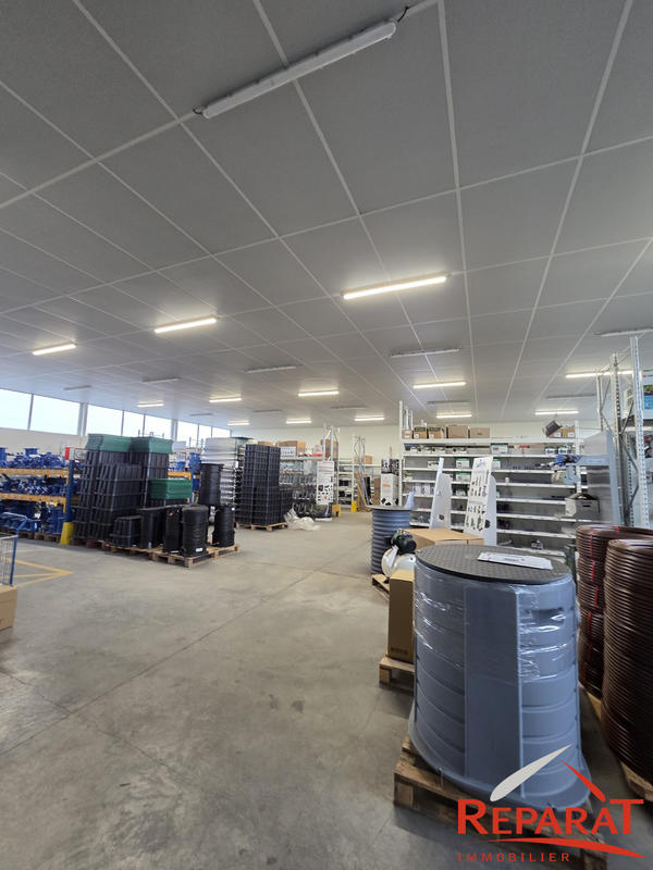 Local commercial - 1 100 m²