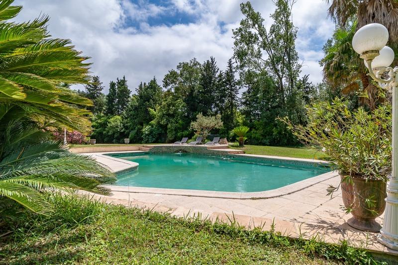 Mas - 440 m² - 12 pièces