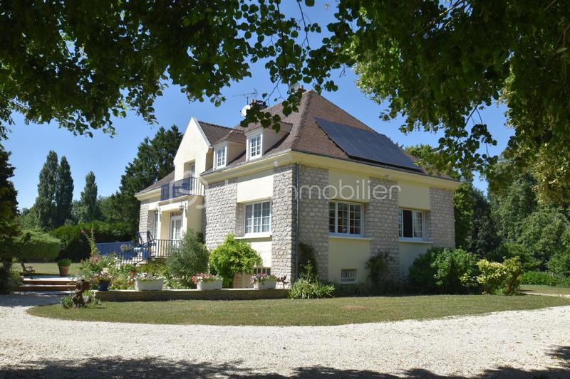 Demeure - 303 m² - 11 pièces