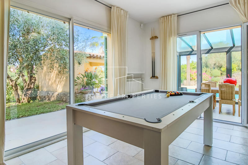 Maison - 220 m² - 7 pièces