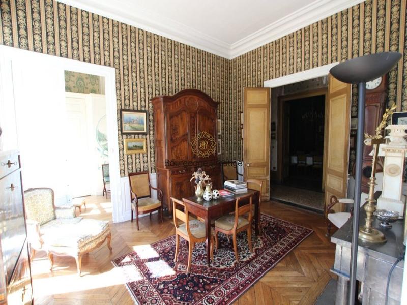 Demeure - 578 m² - 16 pièces